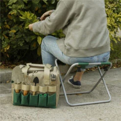 ELLE Tabouret à Outils De Jardinage, Tabouret à Outils De Jardinage Pliant Avec Sac De Rangement Amovible, Cadeau De Jardinier -Promos Garde Plante Boutique 69753358 3